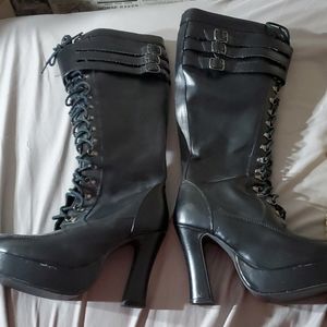 Tuk platform boots